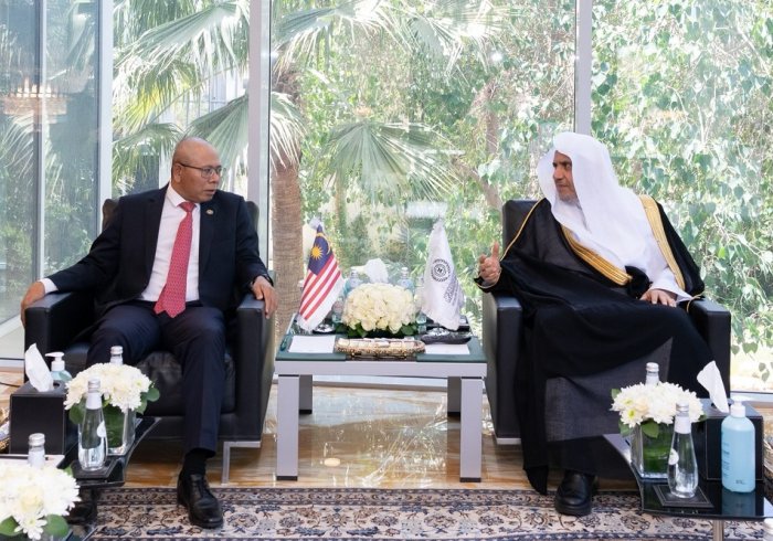 His Excellency Sheikh Dr. Mohammad Al-Issa, the Secretary-General of the MWL and Chairman of the Organization of Muslim Scholars, met with His Excellency Datuk Wan Zaidi Wan Abdullah, the ambassador of Malaysia to the Kingdom of Saudi Arabia