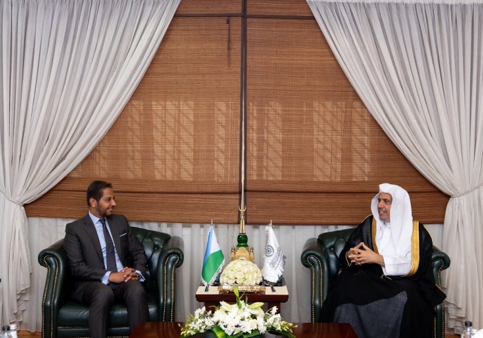 His Excellency Sheikh Dr. Mohammad Al-Issa, the Secretary-General of the MWL and Chairman of the Organization of Muslim Scholars, met on Thursday with His Excellency Mr. Dya-Eddine Said Bamakhrama, the Dean of the Diplomatic Corps and Ambassador Extraordi