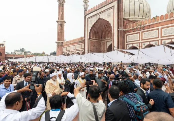 جناب دبیر کل و رئیس انجمن علمای مسلمان، آقای شیخ دکتر محمد العیسی، به عنوان امام جماعت و سخنران مسجد جامع بزرگ در دهلی نو پایتخت هند حاضر شد.