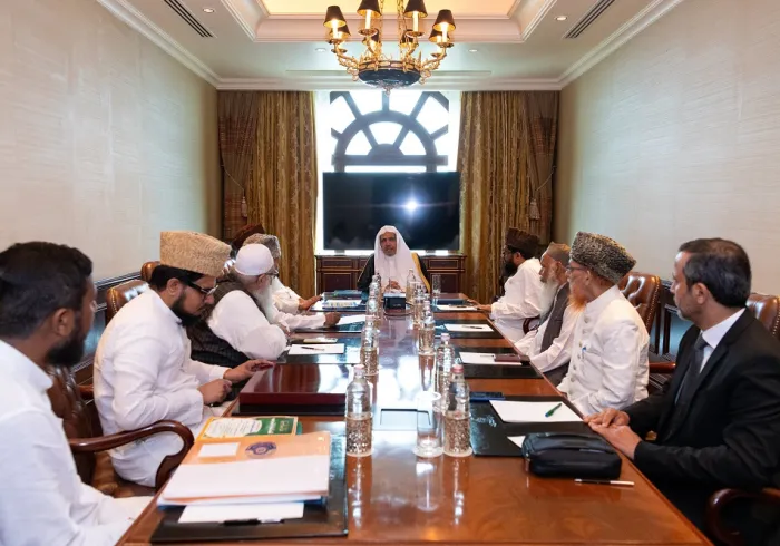 جناب دبیر کل و رئیس انجمن علمای مسلمان، آقای شیخ دکتر محمد العیسی در پایتخت هند، دهلی نو، با جناب رئیس انجمن اتحادیه الحدیث در هند، آقای شیخ دکتر اصغر علی امام مهدی السلفی با حضور تعدادی از همراهان از جمله علما و رهبران انجمن دیدار نمود.