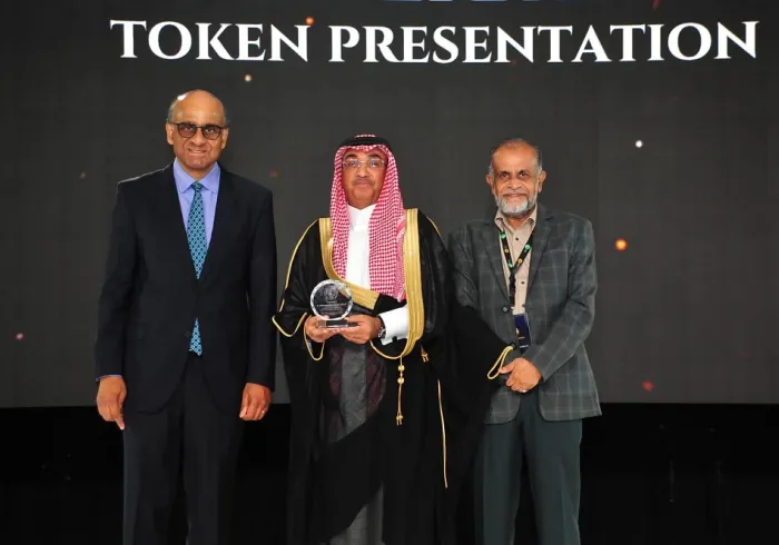 Au nom du Secrétaire Général, Président de l'Organisation des savants musulmans, cheikh Mohammad Alissa le Sous-Secrétaire général aux relations internationales, Mohamed Almajduri