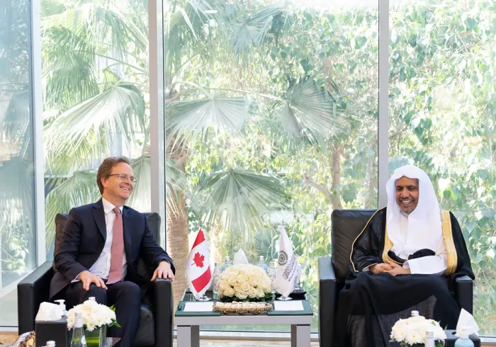 ‎سیکرٹری جنرل رابطہ اور چیئرمین مسلم علماء کونسل شیخ ڈاکٹر محمد العيسى  نے اپنے ریاض دفتر میں مملکت سعودی عرب میں متعین کینیڈا کے سفیر جناب جین فلپ لینٹو سے ملاقات کی۔