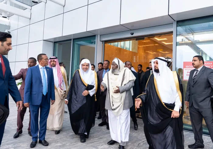 در پاسخ به دعوت رسمی: