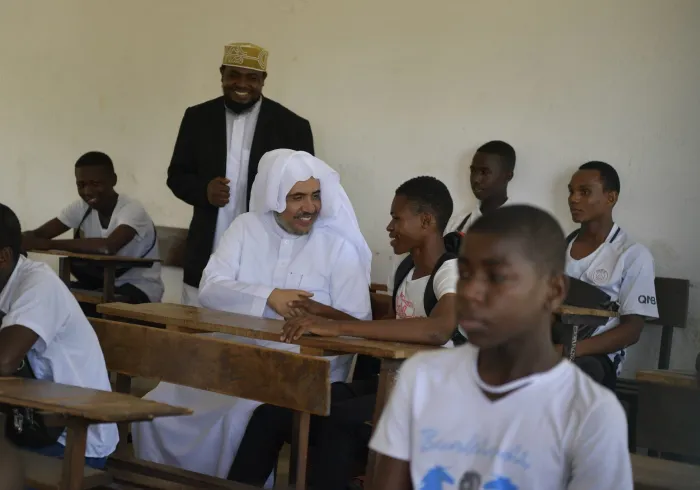 رابطہ عالم اسلامی نسلوں کی تربیت میں متوازن ومؤثر کردار اداکرنے کےلئے اساتذہ پرتوجہ مرکوز رکھتی ہے