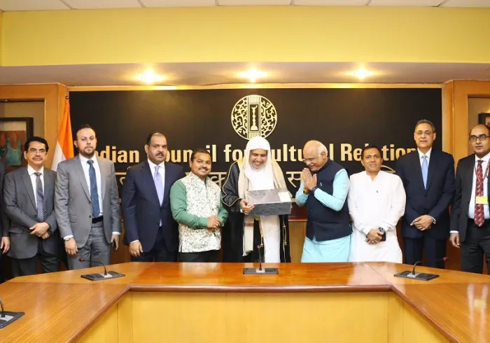 دبیر کل و رئیس انجمن علمای مسلمان، جناب شیخ دکتر محمد العیسی، در پایتخت دهلی نو، با رئیس شورای روابط فرهنگی هند، جناب آقای دکتر وینای سهسربوداه دیدار کردند.