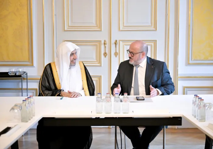 استضافَتْ وزارة الداخلية البلجيكية، بحضور معالي وزيرها السيد برنارد كوينتين، معالي الأمين العام، رئيسَ هيئة علماء المسلمين، فضيلةَ الشيخ د.⁧‫ محمد العيسى‬⁩ ‬⁩، في حوارٍ موسّعٍ تناوَلَ عددًا من القضايا الدِّينية والفكرية والأمنية