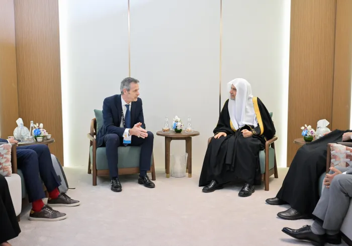 التقى معالي الأمين العام، رئيس هيئة علماء المسلمين، فضيلة الشيخ د.⁧‫محمد العيسى‬⁩ ⁦‪‬⁩، في الرياض، معاليَ المبعوث البلجيكي الخاصّ بالشرق الأوسط، السفير يوهان فيركامن