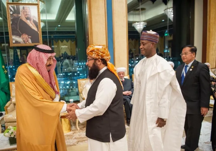 المؤتمرون: يرفعون أسمى آيات الشكر والتقدير والامتنان لمقام ⁧خادم الحرمين الشريفين⁩ "حفظه الله" على رعايته الكريمة لـ مؤتمر وثيقة مكة المكرمة⁩