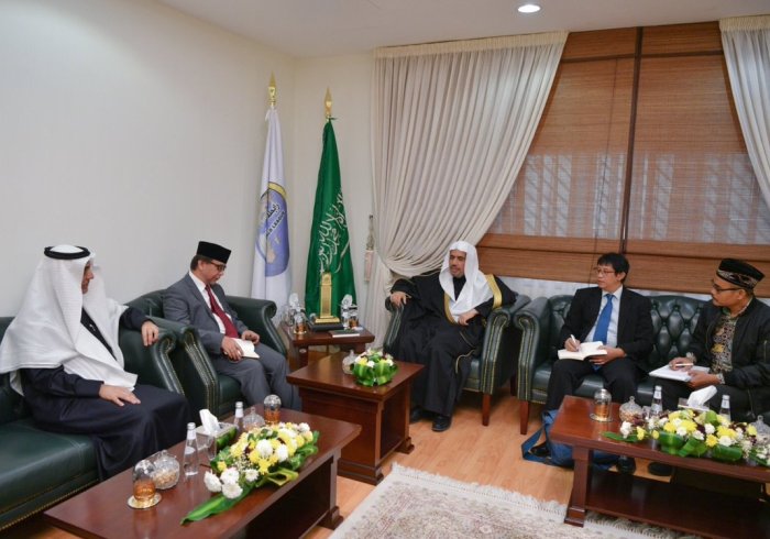 In his office in Riyadh, HE the Secretary General Sheikh Dr. Mohammad Alissa meet editors of the largest Indonesian newspapers in a comprehensive dialogue where a number of topics of common interest were discussed