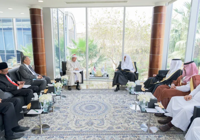 HE Dr. Mohammad Alissa received the Malaysian Minister of Islamic Affairs, Dr. Zulkifl Muhammad Al-Bakri and a high-ranking delegation