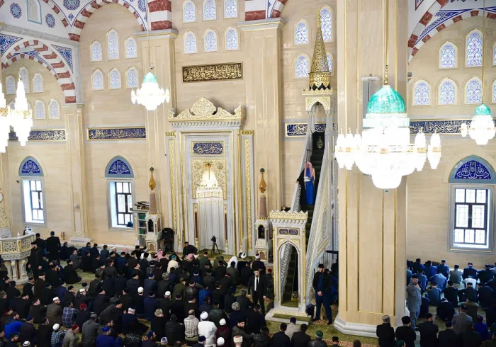 D. Mohammad Alissa faisant le sermon du Vendredi à la grande mosquée de Grozny en République Tchétchène