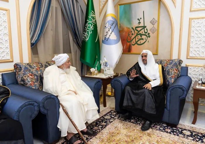 استقبل معالي الشيخ د.محمدالعيسى أمين عام رابطة العالم الإسلامي في مكتبه بمحافظة جدة رئيس مجلس الإفتاء بالإمارات العربية المتحدة سماحة الشيخ عبدالله بن بيه