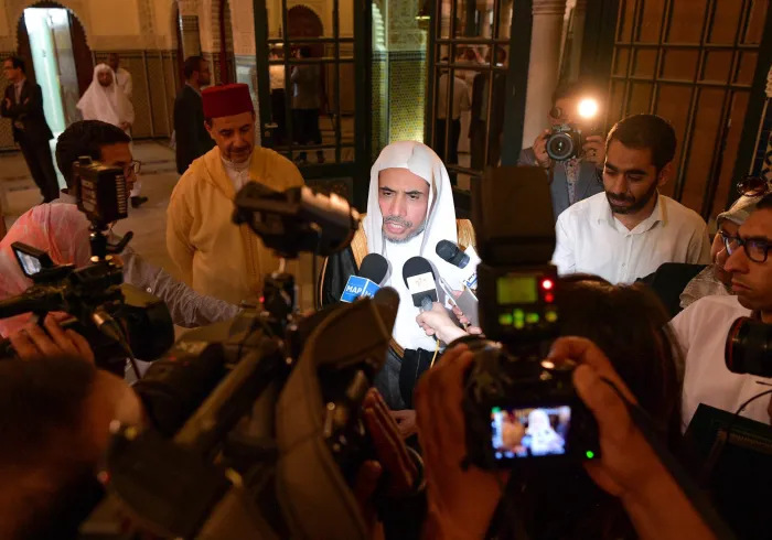 Le Secrétaire Général de la Ligue islamique mondiale cheikh D. Mohamed AlIssa durant sa conférence de presse avec les médias marocains :