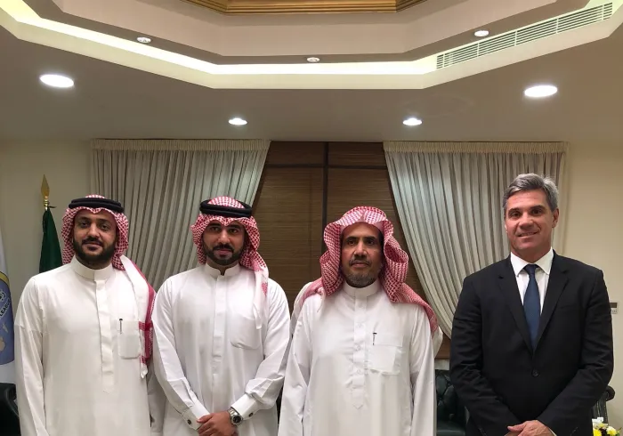 Le SG de la Ligue recevant le directeur exécutif de la société internationale «Sadia», Mr. Rouniz, le Directeur local, Mr. Elkhalef et le Directeur des affaires organisationnelles, Mr. Chabrawichi pour traiter de sujets autour de l’alimentation halal.