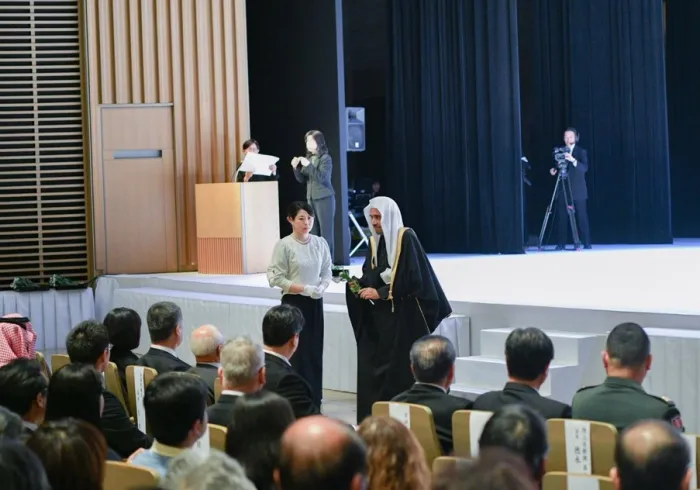 Sur invitation officielle, en présence du Premier ministre japonais, le SG en tant que première personnalité islamique à assister à la cérémonie commémorative du tsunami
