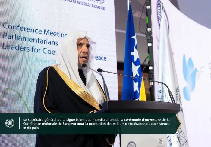 La ville de Sarajevo l’a accueilli en présence de la diversité bosniaque musulmane, serbe et croate :