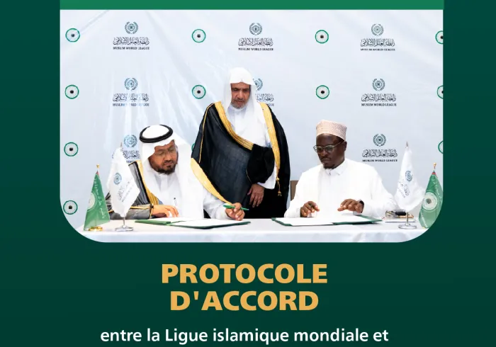 La mise en œuvre des principes de la CharteMecque et la promotion de la langue arabe sont parmi ses principaux points.