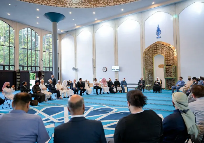 Los responsables musulmanes británicos elogian el papel mundial de la Liga del Mundo Islámico y expresan su orgullo hacia ella.