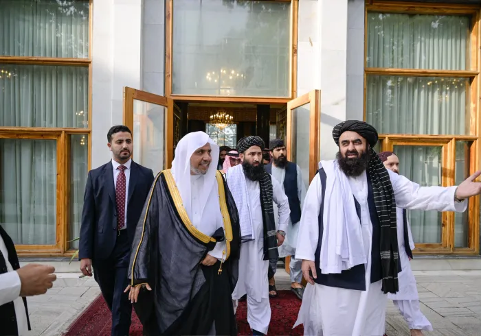 Yang Mulia Sekretaris Jenderal LMD, Ketua Organisasi Ulama Muslim, Syekh Dr. Mohammed Alissa, bertemu dengan Yang Mulia Menteri Luar Negeri Afghanistan, Mawlawi Amir Khan Muttaqi, di markas Dewan Keamanan yang terletak di Istana Perdana Menteri.