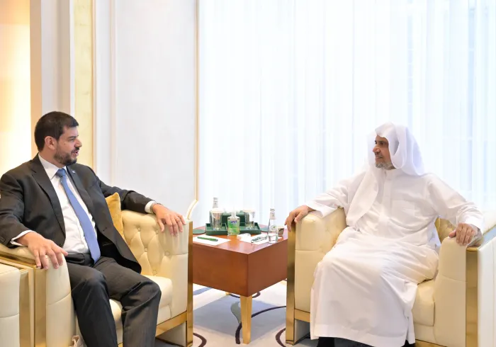 Yang Mulia Sekretaris Jenderal LMD, Ketua Organisasi Ulama Muslim, Syekh Dr. Mohammed Alissa, menerima kunjungan Ketua Euronews, Tuan Pedro Vargas David.