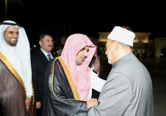 H.E the MWL's S.G. received His Eminence the Dean of Al-Azhar, Prof. Dr. Sheikh Ahmad Tayeb at Jeddah International Airport