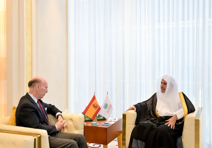 Yang Mulia Sekretaris Jenderal LMD, Ketua Organisasi Ulama Muslim, Syekh Dr. Mohammed Alissa , menerima kunjungan Duta Besar Kerajaan Spanyol untuk Kerajaan Arab Saudi