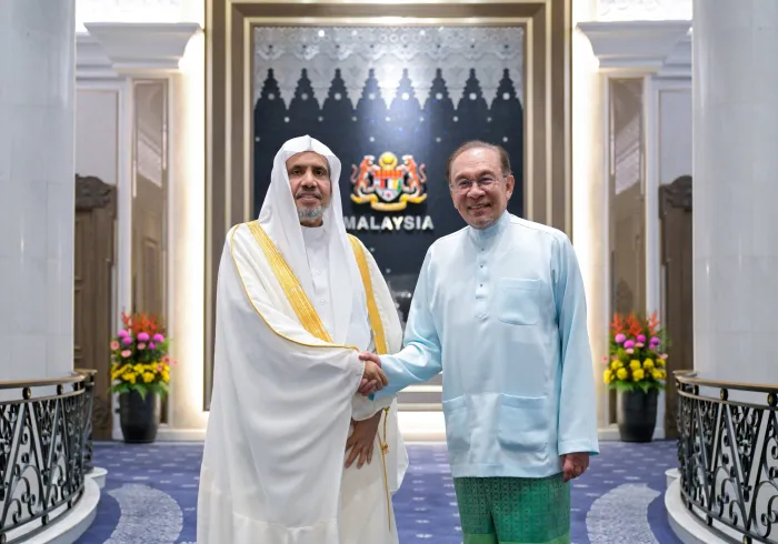 Yang Mulia Perdana Menteri Malaysia, Dato’ Seri Anwar Ibrahim, menerima kunjungan Yang Mulia Sekretaris Jenderal LMD, Ketua Organisasi Ulama Muslim, Syekh Dr. Mohammed Alissa, di Kompleks Perdana Putra