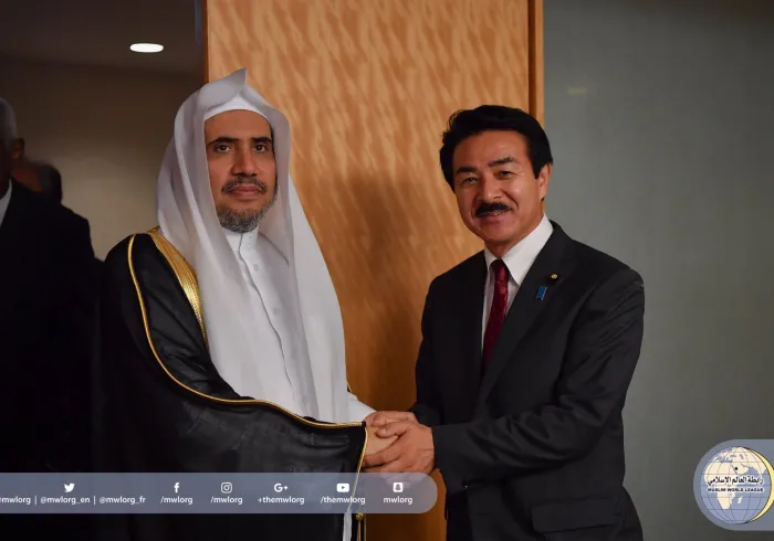 Le SG recevant les salutations du Ministre des Affaires Étrangères japonais en voyage par le Vice Ministre.