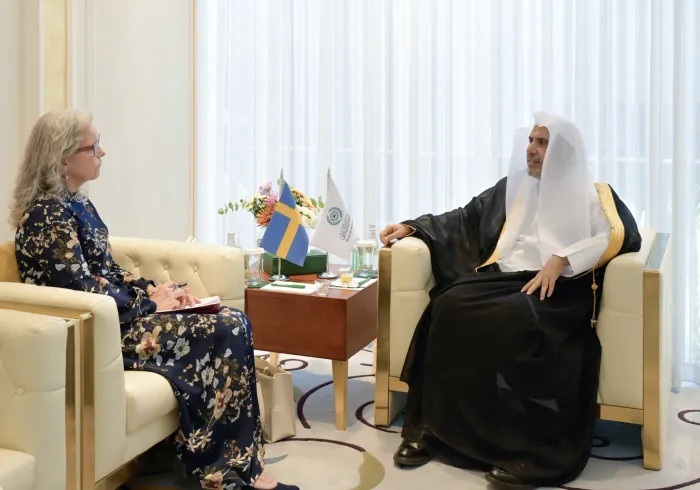Yang Mulia Sekretaris Jenderal LMD, Ketua Organisasi Ulama Muslim, Syekh Dr. Mohammed Alissa, menerima kunjungan Duta Besar Kerajaan Swedia untuk Kerajaan Arab Saudi, Ibu Petra Menander