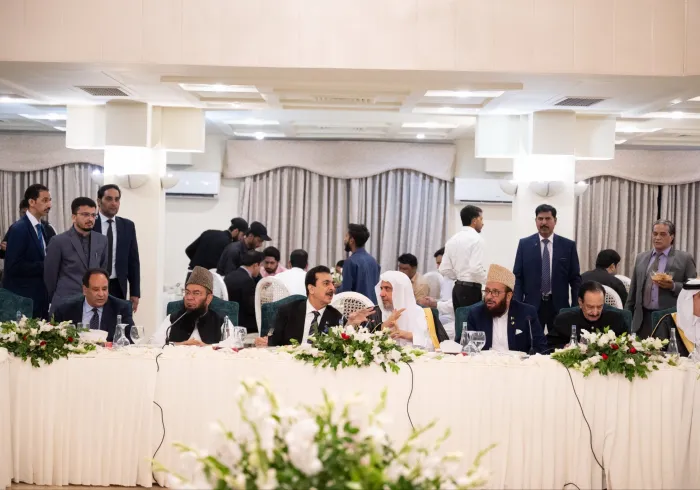 Los eminentes ulemas de la República Islámica de Pakistán ofrecieron una cena en honor del Secretario General de la Liga del Mundo Islámico, Presidente del Consejo de Ulemas, el Sheij Mohammed Alissa , con motivo de su visita a la capital, Islamabad. Un cierto número de altas personalidades ministeriales, parlamentarias y diplomáticas fueron invitadas a este evento.