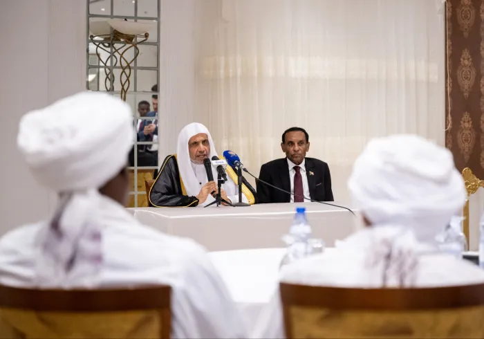 El Secretario General de la Liga del Mundo Islámico, Presidente del Consejo de Ulemas, el Sheij Mohammed Alissa , se reunió con una delegación de ulemas de la República del Sudán.