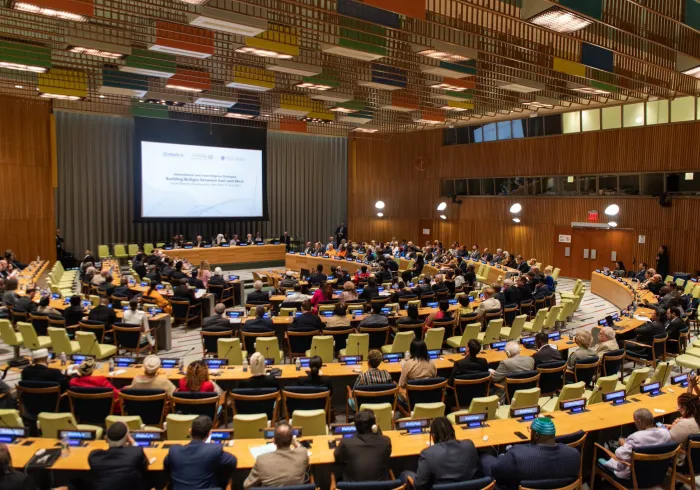 در ماه ذی‌القعده ۱۴۴۴ هجری قمری / ژوئن ۲۰۲۳ میلادی، جناب اقاي دکتر شيخ محمد العیسی , دبیرکل سازمان همبستگی جهان اسلام و رئیس انجمن علمای مسلمان، از تریبون سازمان ملل متحد در نیویورک:  طرح ابتكاري (ایجاد پل‌های ارتباطی میان شرق و غرب)