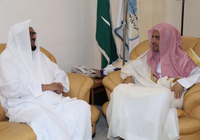 Le SG reçevant le Vice-Premier Ministre de l'Ile Maurice, M. Showkutally Soodhun. La rencontre porta sur des questions d'intérêt commun