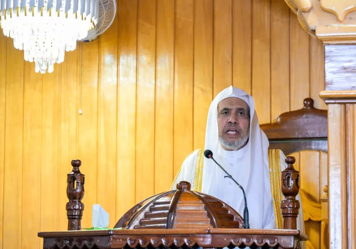 معالي الأمين العام، رئيس هيئة علماء المسلمين، فضيلة الشيخ د.⁧‫محمد العيسى‬⁩ ‬⁩، يخطُب في المصلين ويؤمّهم في العاصمة الرواندية "كيغالي"، متناولًا عددًا من الموضوعات الإسلامية المُعاصرة، ومهنِّئًا بحلول شهر رمضان المبارك