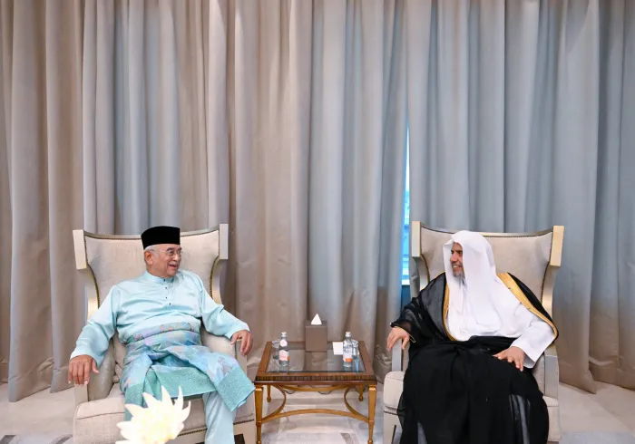 À sa résidence à Kuala Lumpur, le Secrétaire général, cheikh Mohammed Al-Issa a reçu Haji Mohd Ali bin Mohd Rustam, gouverneur de l’État de Malacca