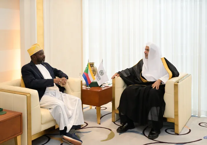 Le Secrétaire général, Président de l’Organisation des savants musulmans, cheikh Mohammed Al-Issa , a reçu aujourd’hui, l’Ambassadeur de l’Union des Comores auprès du Royaume d’Arabie saoudite, M. Issa Soulé M'madi