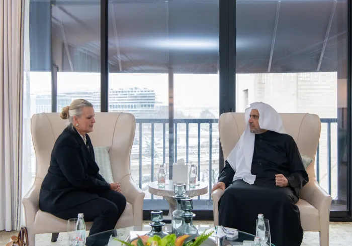 Yang Mulia Sekretaris Jenderal LMD, Ketua Asosiasi Ulama Muslim, Syekh Dr.  Mohammed Al-issa  , menerima Presiden dan Direktur Eksekutif Institut Perdamaian Amerika Serikat, Nyonya Lise Grande, di kediamannya di Washington