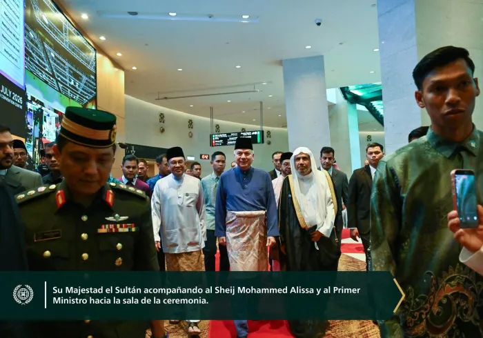 El Sheij Dr. Mohammed Al-Issa pronunció el discurso de apertura de la tercera Cumbre internacional de líderes religiosos, organizada bajo el patrocinio y en presencia de Su Majestad el Sultán Nazrin Muizzuddin Shah y del Primer Ministro, Sr. Anwar Ibrahim
