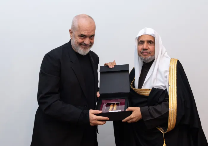 El Primer Ministro de la República de Albania, el Sr. Edi Rama, recibió en la capital Tirana al Secretario General y Presidente de la Comisión de Ulemas Musulmanes, el Sheij Mohammed Al-Issa