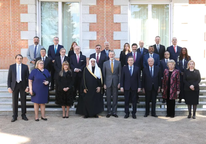 Incluyendo una reunión bilateral especial entre Su Majestad y el SG: