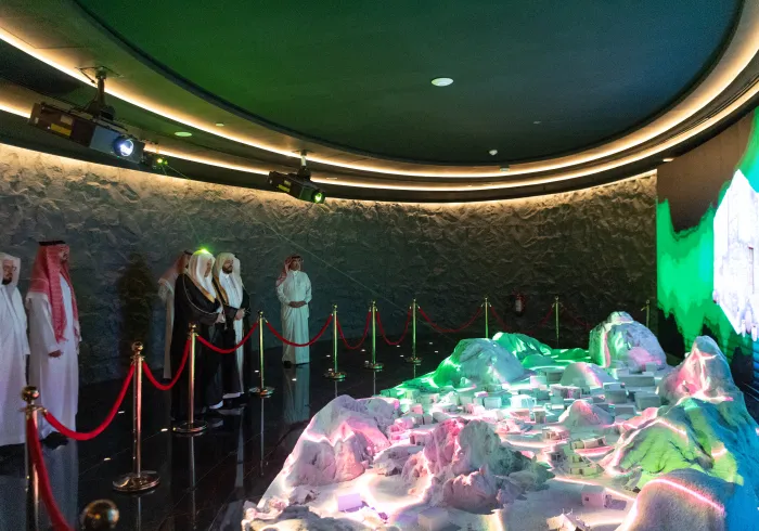 تَفقَّد المشروع واطّلعْ على الأقسام المتنوّعة وشاهِد العروض المرئية د.العيسى يُعلن الإطلاق "التجريبي" للمتحف الدولي للسيرة النبويّة بأبراج الساعة