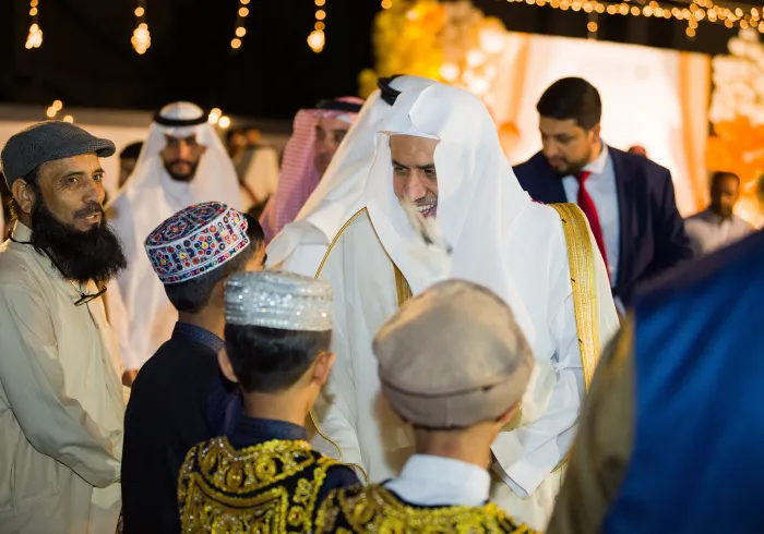 Foto de la celebración del Sheij Mohammed Al-Issa, SG de la LMI, en la festividad del Aid El Fitr en el orfanato Ali bin Abi Talib en Pakistán, que cuenta con cerca de 4600 huérfanos: