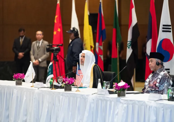 El Secretario General, el Sheij Mohammed Al-Issa, durante la conferencia de prensa con los medios asiáticos, después de la inauguración del "Consejo de Sabios de la ASEAN"