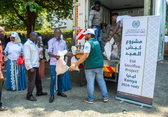 عید کی خوشی کے موقع پر، ہم دور دراز کے دیہاتوں میں مقیم مسلمانوں تک اعلیٰ ترین معیار کے ساتھ پہنچتے ہیں۔