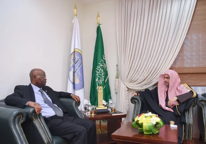 ‏معالي أمين عام ‫رابطة العالم الإسلامي ملتقياً في مكتبه بالرياض اليوم سفير جمهورية بوروندي لدى المملكة العربية السعودية السيد عيسى موسى تامبوكا
