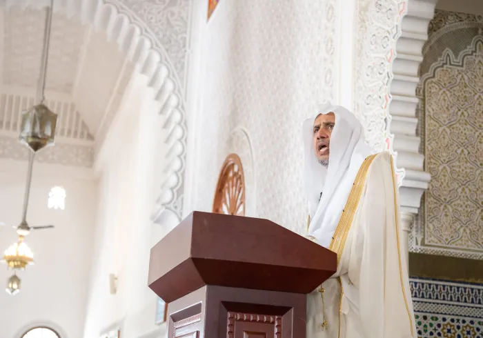 A invitación del gran mufti y los sabios de Tanzania, el Sheij Mohammed Al-Issa pronuncia hoy el sermón del viernes en Dar es Salaam, Tanzania