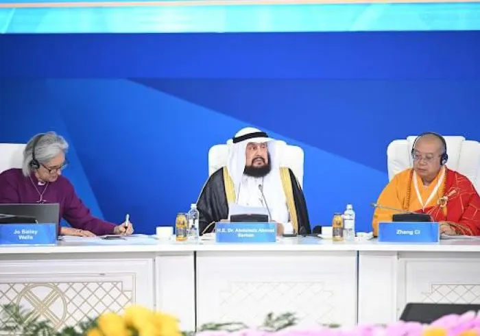 Cheikh Abdulaziz Sarhan et cheikh Abdulatif Al-Mutlaq représentent la Ligueislamiquemondiale lors de la conférence « Les leaders des religions mondiales et traditionnelles » au Kazakhstan.