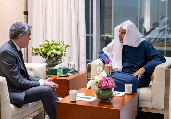 Di kantornya di Riyadh, Yang Mulia Sekretaris Jenderal LMD, Ketua Organisasi Ulama Muslim, Syekh Dr. Mohammed Alissa bertemu dengan Yang Mulia anggota Senat Spanyol