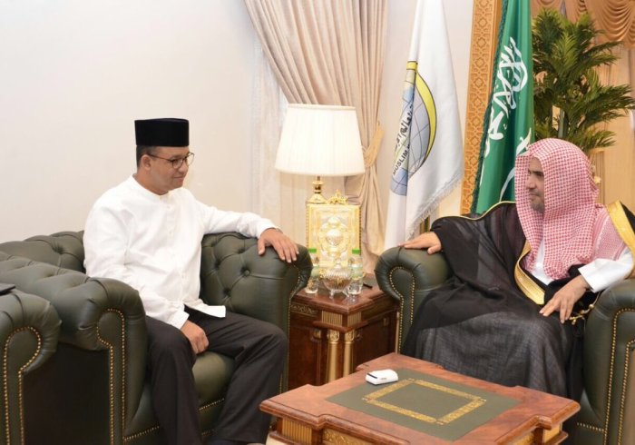 HE the MWL's Secretary General received this afternoon in his office in Makkah the Governor of Jakarta, Indonesia HE Dr. Anis Ba Swaidan.