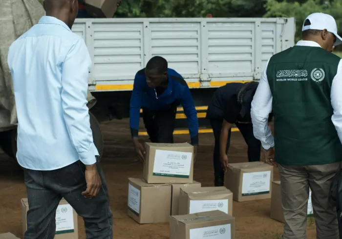 رابطہ عالم اسلامی کی جانب سے ہنگامی امدادی مہم جاری ہے، جس کے تحت متاثرین کو خوراک، بنیادی ضروریات اور رہائشی سامان فراہم کیا جا رہا ہے۔ یہ امداد براہ راست متعلقہ سرکاری اداروں کے تعاون سے مستحقین تک پہنچائی جا رہی ہے۔